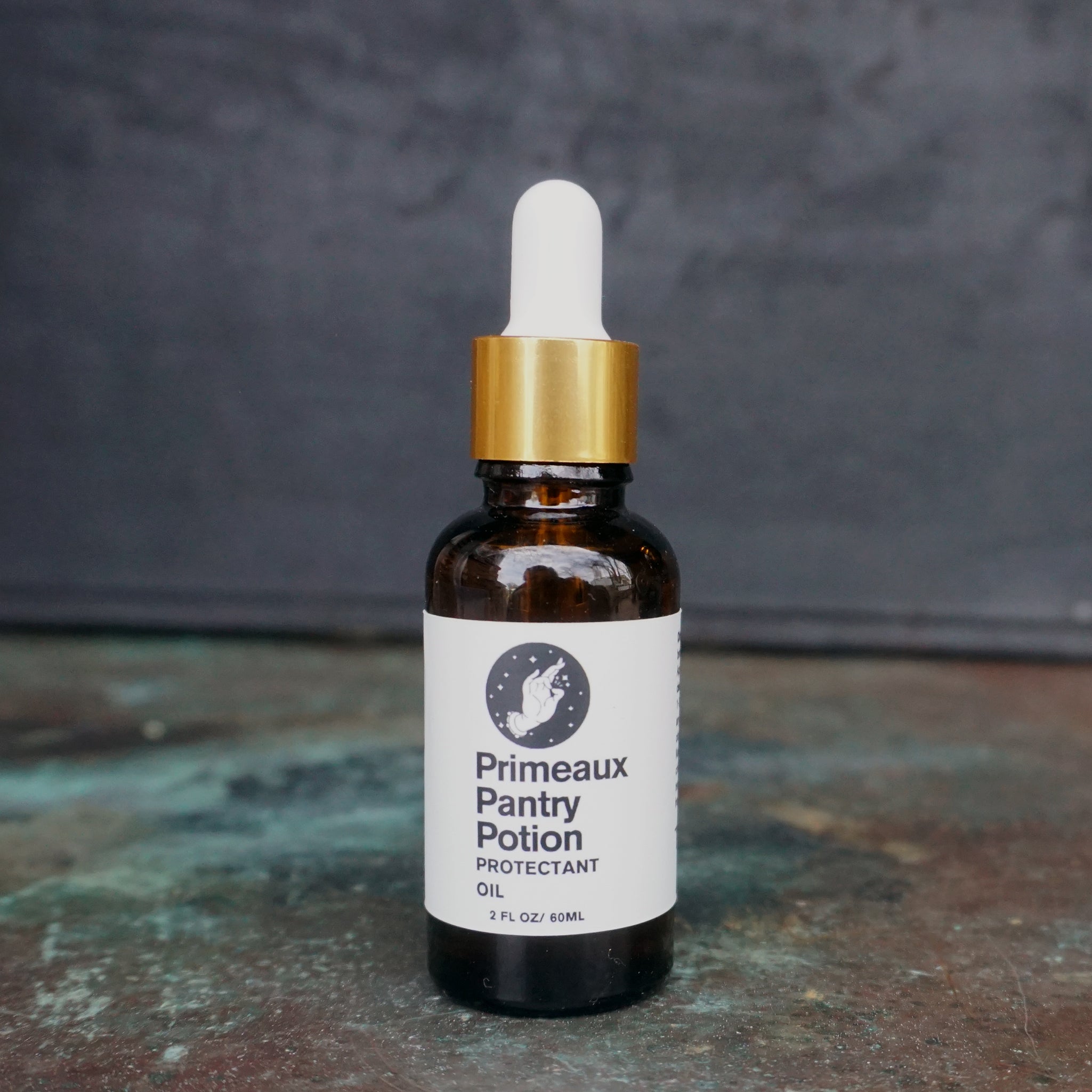 CLOSE UP OF PRIMEAUX PANTRY POTION BLADE PROTECTANT OIL ON MIXED BACKGROUND